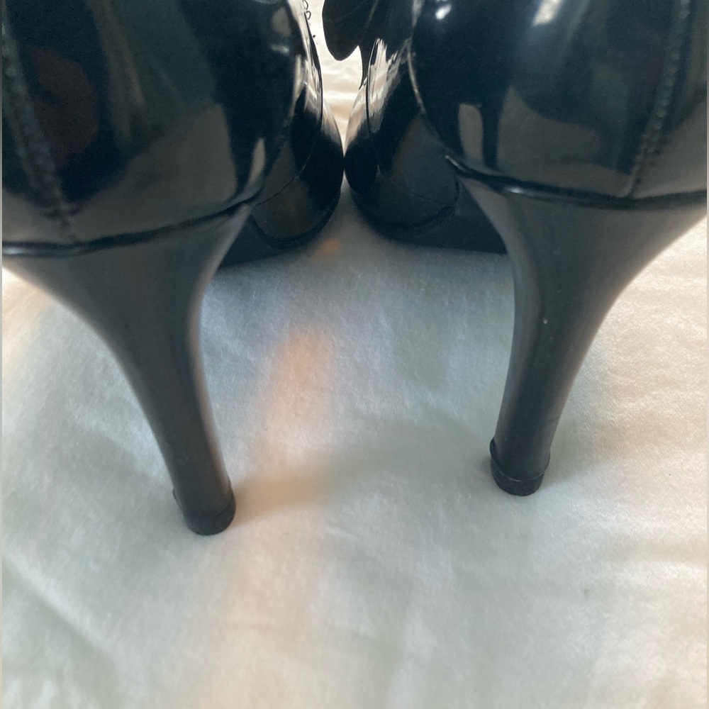 Rialto Black Bow Heels - Picture 4 of 11